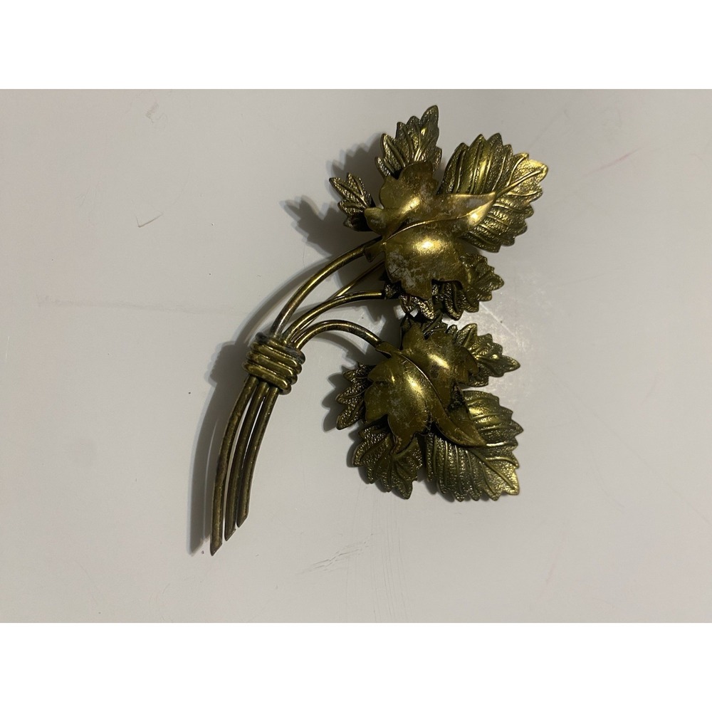 1940's Large Leaf Flower Gold Tone Brooch Pin